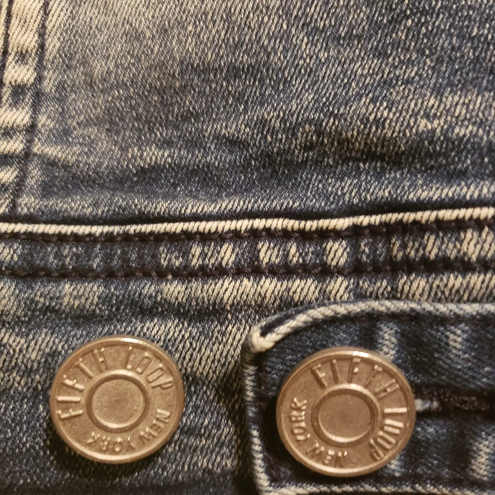 Mens Fifth Loop small jacket with fur bear emblem on back. - Picture 7 of 10